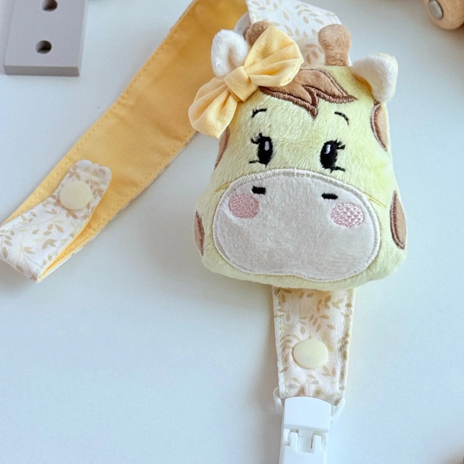 Gentle Giraffe Pacifier Clip - Maminas Baby Shop